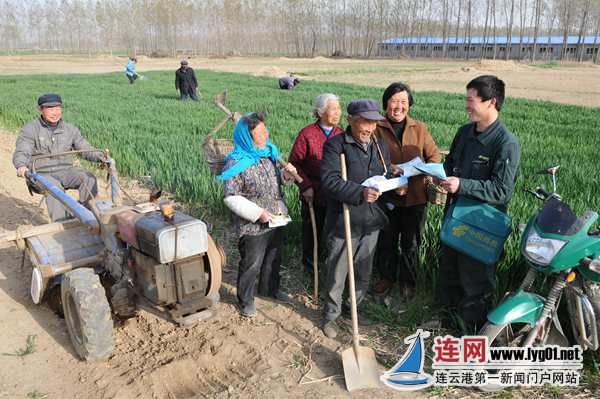 邮政志愿者服务到田间地头