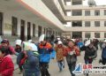 东海县房山小学举行预防地震紧急逃生演练活动