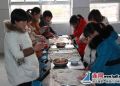 东海县石梁河中学举行包饺子比赛喜迎元宵佳节