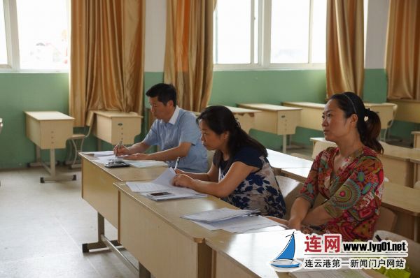 -猴嘴中心小学进行演课比赛_连网