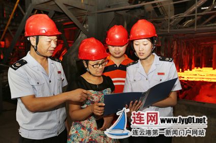 赣榆区地税局工作人员在镔鑫钢铁集团开展税源