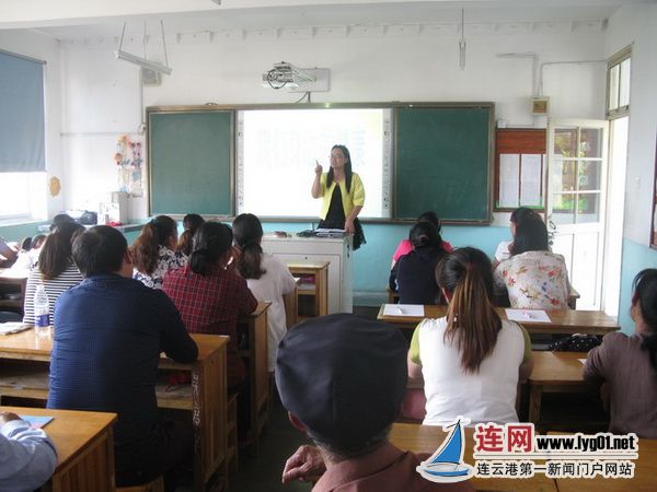 宿城小学激发家长学校潜能关注未成年人成长_