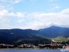 【连网】2016年7月10日傍晚，连云港市云台山山脉花果山，蓝天下涌动的白云，变幻无穷，宛如飘逸的轻纱，蓝天下白色的瀑布云奇景，将花果山装扮得象一幅美丽画卷，只见那白云像海浪一样流淌，美不胜收。 赵俊   范守梅 摄