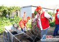 猴嘴街道黄沙坨社区组织志愿者开展清掏下水道活动
