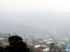 【连网】2016年11月22日，今冬第一场雪降落连云港花果山，山上已默默地裹上了銀裝，宛如仙境，进入童话世界。11月22日5时22分，迎小雪节气。小雪到，北方气温会下降到0℃以下，南方开始进入冬季，这恰好与今年的天气情况相符合。而每年到了这个时候，就要开始下雪了，但雪量不是很大，所以才叫“小雪”。范守梅 赵俊 摄