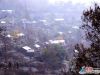【连网】2016年11月22日，今冬第一场雪降落连云港花果山，山上已默默地裹上了銀裝，宛如仙境，进入童话世界。11月22日5时22分，迎小雪节气。小雪到，北方气温会下降到0℃以下，南方开始进入冬季，这恰好与今年的天气情况相符合。而每年到了这个时候，就要开始下雪了，但雪量不是很大，所以才叫“小雪”。范守梅 赵俊 摄