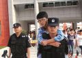 【治國理政新實踐·江蘇篇】 暖心！東海輔警背受傷考生進考場