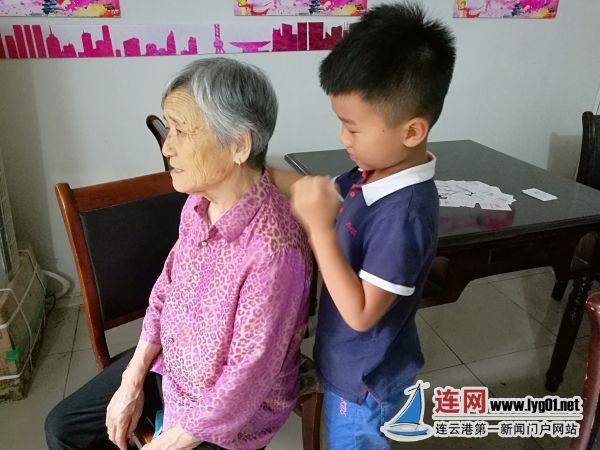 路南社区党委开展爱心小天使助老活动_连网