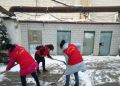 贾圩社区铲冰除雪保畅通