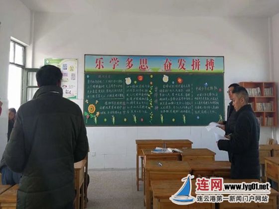 宁海新圩小学开展学雷锋﹒植树节板报评比活动