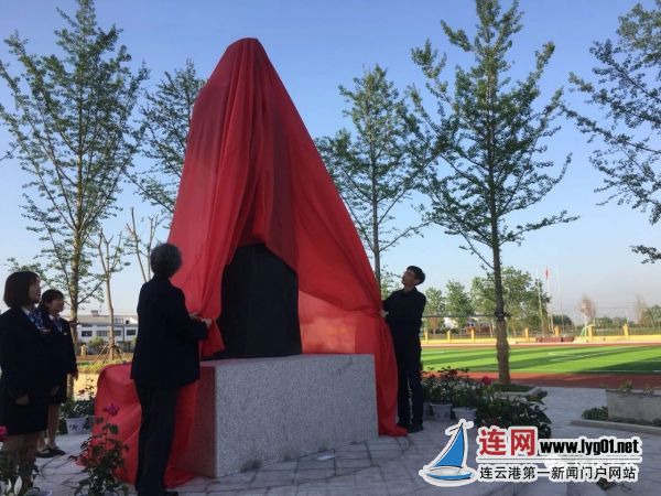 刘延淮、左军为刘瑞龙塑像揭幕