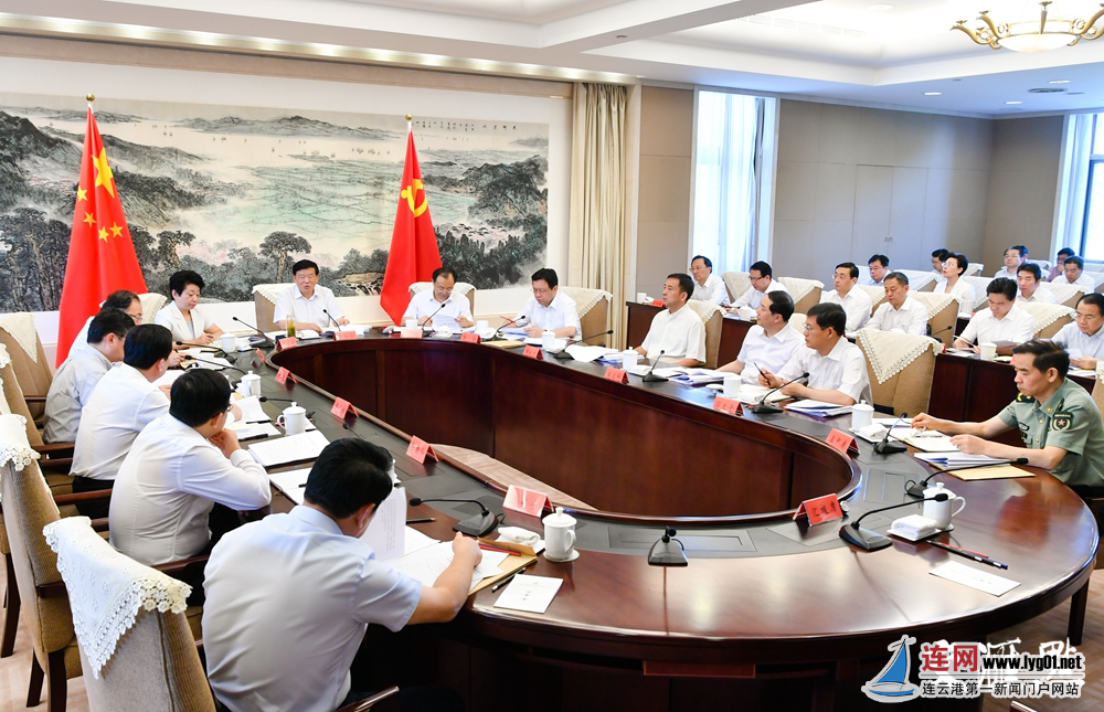  8月24日，省委召开领导干部会议，传达学习习近平总书记在全国宣传思想工作会议上的重要讲话和会议精神，研究部署贯彻落实工作。交汇点记者 肖勇 摄