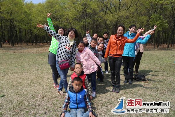 社会妈妈与“海生草”学生参加户外拓展训练_看图王
