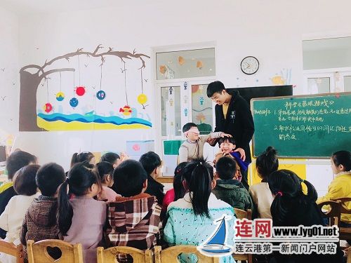 海州区新坝中心幼儿园开展教师互听互评活动