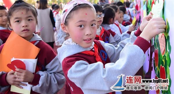 新县小学举行七彩童年 幸福成长十岁成长礼