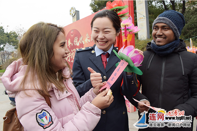 南京各地喜气洋洋庆元宵 赏非遗、吃元宵、做花灯......特色年俗活动精彩纷呈  