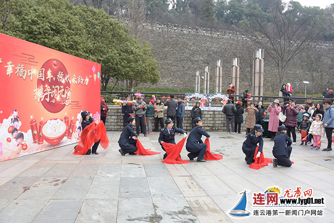 南京各地喜气洋洋庆元宵 赏非遗、吃元宵、做花灯......特色年俗活动精彩纷呈  