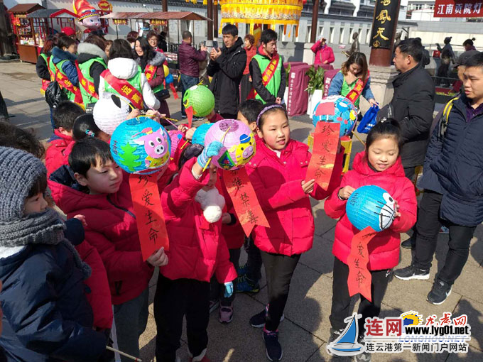 南京各地喜气洋洋庆元宵 赏非遗、吃元宵、做花灯......特色年俗活动精彩纷呈  