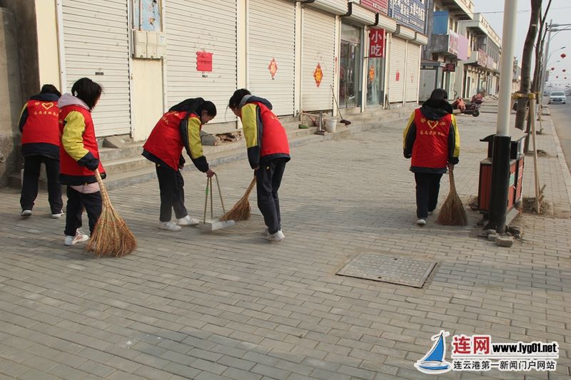 塔山中学开展学雷锋志愿服务活动