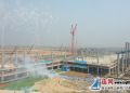 长35米、重64吨 连云港花果山机场航站楼钢结构首榀桁架成功起吊