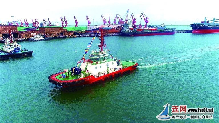 由连云港港自主建造的国内首艘纯电动拖轮